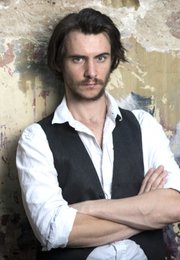 Гарри Ллойд